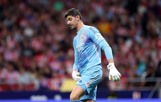 Courtois dính chấn thương ở trận derby thành Madrid